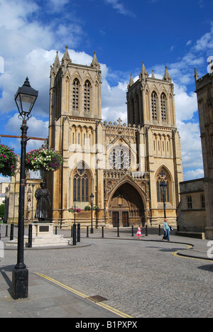 Avant de l'ouest, la cathédrale de Bristol, Bristol, Angleterre, Royaume-Uni Banque D'Images