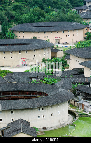 La Chine dans la province de Fujian Tulou Hakka terre ronde bâtiments sur le site du patrimoine mondial de l'UNESCO Juillet 2008 Banque D'Images