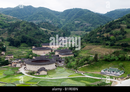 La Chine dans la province de Fujian Tulou Hakka terre ronde bâtiments sur le site du patrimoine mondial de l'UNESCO Juillet 2008 Banque D'Images
