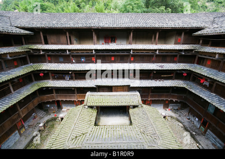 La Chine dans la province de Fujian Tulou Hakka terre ronde bâtiments sur le site du patrimoine mondial de l'UNESCO Juillet 2008 Banque D'Images