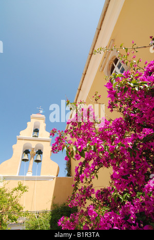 Clocher à Paleokastritsa Monastery également connu sous le nom de Monastère Théotokos, île grecque de Corfou Banque D'Images