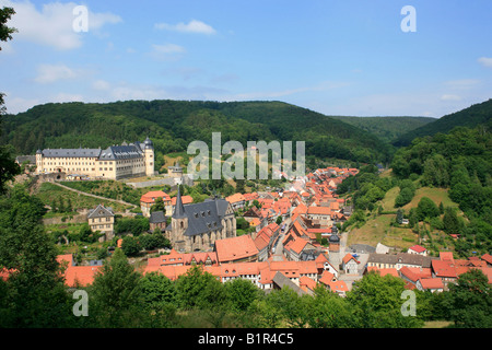 Vue panoramique sur la petite ville de Stolberg dans les montagnes du Harz en Allemagne du Nord Banque D'Images