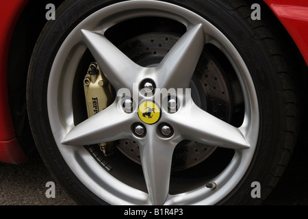 Ferrari F430 alloy wheel Banque D'Images