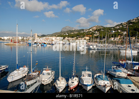 Yachts dans la marina, Javea / Xabia, Province d'Alicante, Communauté Valencienne, Espagne Banque D'Images