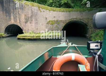 Tourests dans un voyage à l'intérieur 15-04 Tunnel Dudley Black Country Living Museum Tipton Junction Canal Dudley West Midlands Englan Banque D'Images