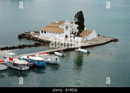 17e siècle Monastère Vlaheraina (monastère de Panagia Vlachernes) vu de collines de Kanoni, île de Corfou, Grèce Banque D'Images