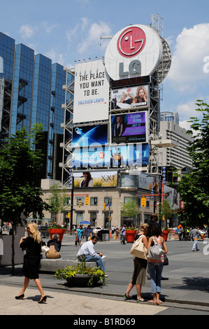 Dundas Square Yonge, Toronto, Ontario, Canada Banque D'Images