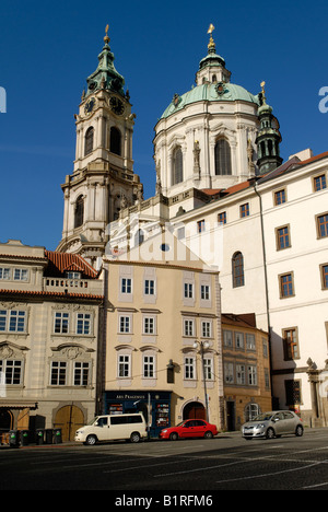 L'église St Nicolas, Malostranské náměstí sur Lesser Town Square, Malá Strana, Site du patrimoine mondial de l'UNESCO, Prague, Czech Republi Banque D'Images