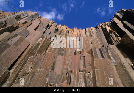 Les colonnes de basalte dans la forme si tuyaux d'orgue, Twyfelfontein, Damaraland, Namibie, Afrique Banque D'Images