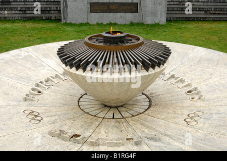 La flamme olympique, la Flamme Olympique, Musée Olympique, inscription, le feu olympique apporte la lumière au monde, Lausanne, Suisse, E Banque D'Images