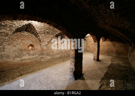 Cave voûtée médiévale, cellier, Muehldorf am Inn, Bavaria, Germany, Europe Banque D'Images