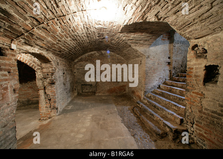 Cave voûtée médiévale, cellier, Muehldorf am Inn, Bavaria, Germany, Europe Banque D'Images