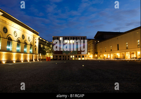 Marstallplatz Square dans la soirée, le Théâtre National, Munich, Bavaria, Germany, Europe Banque D'Images