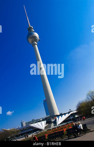 Fernsehturm, la tour de télévision sur l'Alexanderplatz, Berlin, Allemagne Banque D'Images