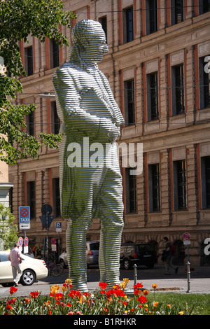 Sculpture en aluminium de Maximilien Joseph Graf von Montgelas, faite par l'artiste Karin Sander en 2005, Promenadenplatz Square, M Banque D'Images
