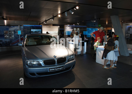 Automobile qui utilise la technologie de propulsion à l'hydrogène dans l'intérieur de BMW Welt, BMW World noyaux-Centre, Munich, La Bav Banque D'Images