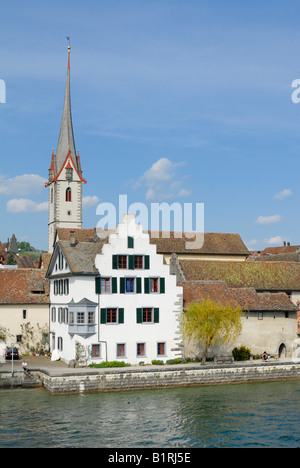 Quartier historique de la ville sur la rive du Rhin, Stein am Rhein, dans le canton de Schaffhouse, Suisse, Europe Banque D'Images