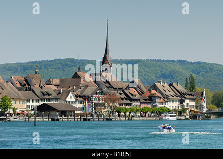 Quartier historique de la ville sur la rive du Rhin, Stein am Rhein, dans le canton de Schaffhouse, Suisse, Europe Banque D'Images