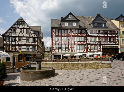 Maisons à colombages historique dans le centre-ville historique dans le marché Kornmarkt, Wetzlar, Hesse, Germany, Europe Banque D'Images