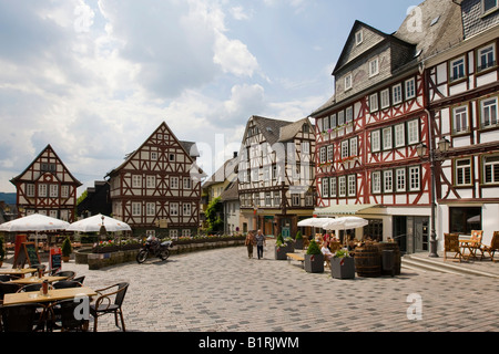 Maisons à colombages historique dans le centre-ville historique dans le marché Kornmarkt, Wetzlar, Hesse, Germany, Europe Banque D'Images