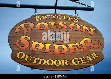 Signe, mountain bike shop, Poison Parcours Araignée Moab Slickrock, Utah, USA Banque D'Images