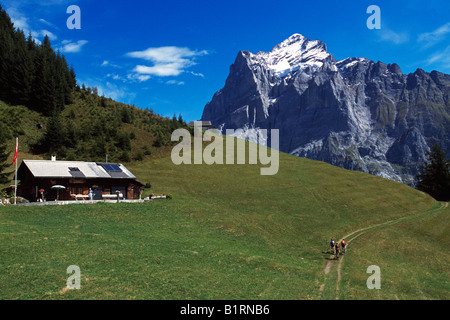 Les vététistes, Wetterhorn, Grindelwald, Oberland Bernois, Suisse Banque D'Images