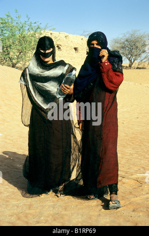 Femme portant burqa traditionnelle, Oman, l'Arabie, la péninsule arabe, l'Asie centrale, d'Asie Banque D'Images