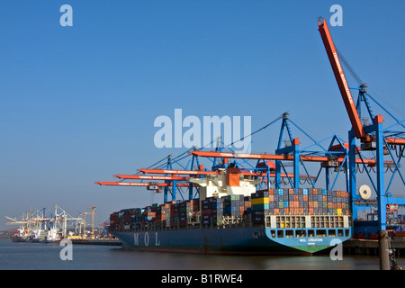 L'Eurokai container ship at terminal à conteneurs, le port de Hambourg, Allemagne, Europe Banque D'Images