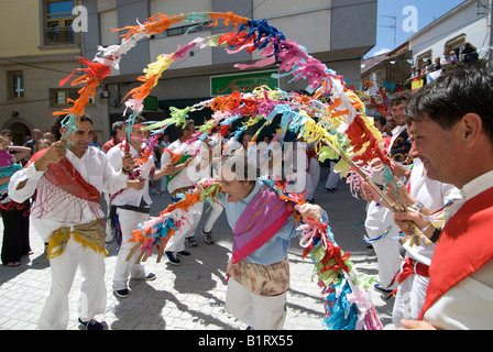 Danza de Arcos, danse sous les arches, des pêcheurs et des habitants du syndrome de Down à la Fiesta del Virgen del Carmen, le Banque D'Images