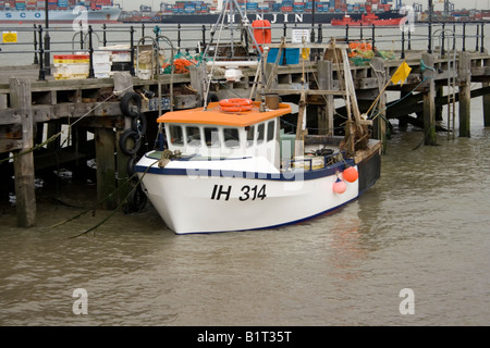 Bateau de pêche à Harwich Essex Banque D'Images