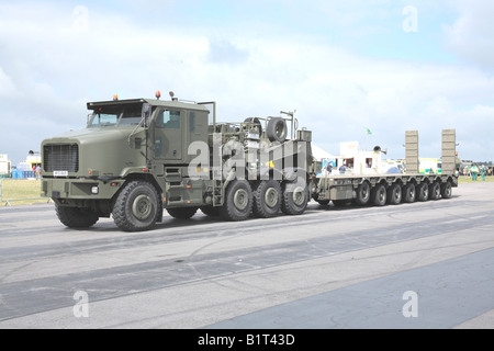 Oshkosh 8x8 tank transporter truck, véhicule américain en service dans l'armée britannique Banque D'Images