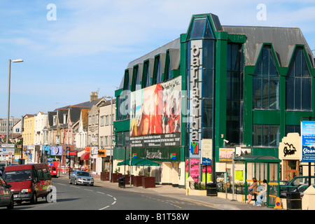 Le centre-ville de Newquay cornwall magasins côte atlantique ouest Pays Angleterre uk go Banque D'Images