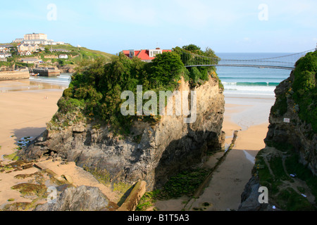 Pont suspendu à newquay Beach House sur la plage de la côte atlantique de Cornwall rock west country england uk go Banque D'Images