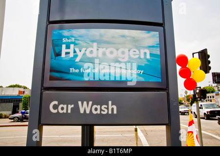 Inscrivez-vous à une station de Los Angeles annonce la disponibilité de carburant d'hydrogène pour piles à combustible à zéro émission futuriste voiture Powered by Banque D'Images