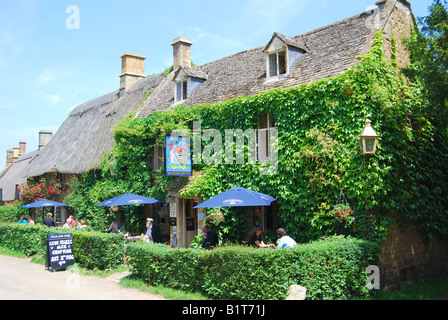 Les îles Falkland Arms, Chadlington, Oxfordshire, Angleterre, Royaume-Uni Banque D'Images