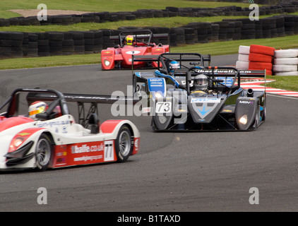 Norma M20f et trois prix Juno SSE V de V UK Sports Voitures de course dans Brittens Coin à Oulton Park Motor Racing Circuit Cheshire UK Banque D'Images