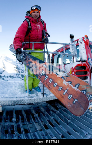 Ben Wheeler dans cat ski à Alta (Utah), l'Amérique Banque D'Images