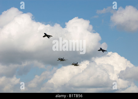 Paire de RAF Fighter Panavia Tornado F3 et Hawker Hunter Kemble Air Show 2008 Banque D'Images