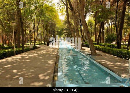 Jardins et parc du château de jardin safavide Hasht Behesht (le Paradis 8), Isfahan, Iran, Moyen-Orient Banque D'Images