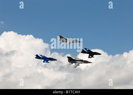 Paire de RAF Fighter Panavia Tornado F3 et Hawker Hunter Kemble Air Show 2008 Banque D'Images