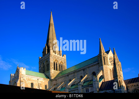 Transept Sud extérieur en pierre de la cathédrale de Chichester Chichester City West Sussex England Angleterre UK Banque D'Images