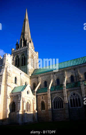 Transept Sud extérieur en pierre de la cathédrale de Chichester Chichester City West Sussex England Angleterre UK Banque D'Images