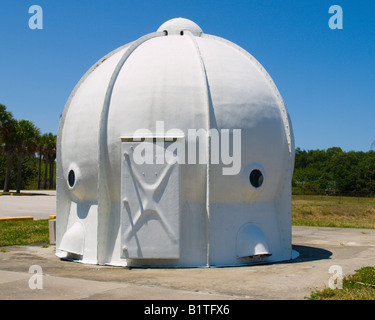 Abri de SOUFFLE PORTABLE UTILISÉ DANS LES PREMIERS ESSAIS DE LANCEMENT DE MISSILES BALISTIQUES POUR PROTÉGER LE PERSONNEL AU SOL À Cap Canaveral, Floride, USA Banque D'Images