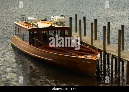 Derwentwater cruiser amarré à l'embarcadère Keswick Cumbria Lake District UK Banque D'Images