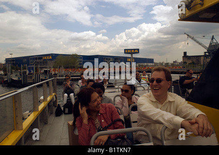 Jour de l'ouverture de la boutique de l'ameublement Ikea dans le quartier Red Hook dans le quartier de Brooklyn à New York Banque D'Images