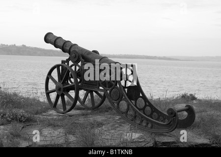 Canon, ornemental, grande échelle, rouillé, monté, étudiants ivres, escapades, militaires, armes, gardes, Château de Lincoln, défense, casernes, tourisme. Banque D'Images