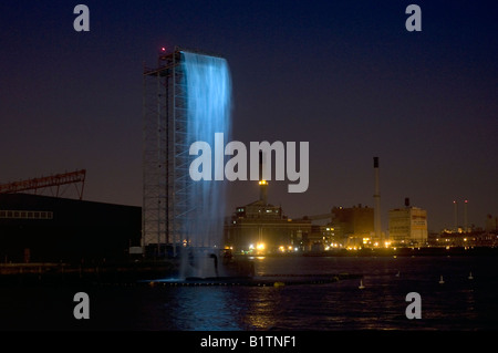 Les chutes d'eau de la ville de New York par l'artiste Olafur Eliasson à Corlears Hook sur l'East River Stacy Walsh Rosenstock Banque D'Images