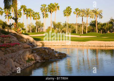 Le 8ème trou du parcours de Golf de Canyon au Phoenician Resort de Scottsdale en Arizona Banque D'Images