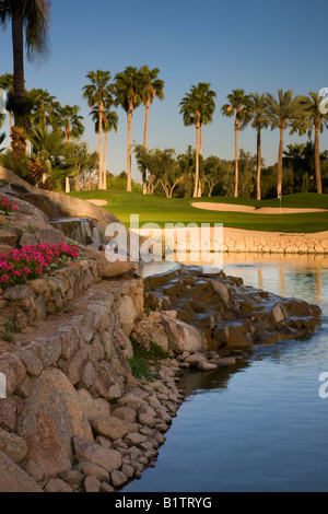 Le 8ème trou du parcours de Golf de Canyon au Phoenician Resort de Scottsdale en Arizona Banque D'Images