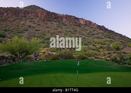 Le 8ème trou du parcours de Golf du désert au Phoenician Resort de Scottsdale en Arizona Banque D'Images